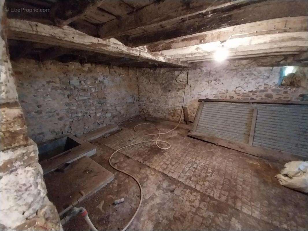 Beaux volumes ancien corps de ferme a renove - photo 8