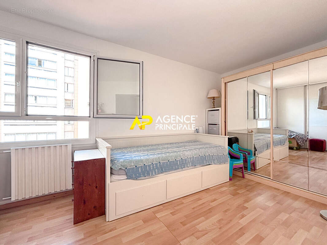Sartrouville - Appartement 5 pièces 81.70 m² avec loggia, cave et parking - photo 9