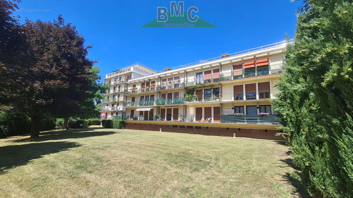 Appartement à LE PLESSIS-BOUCHARD