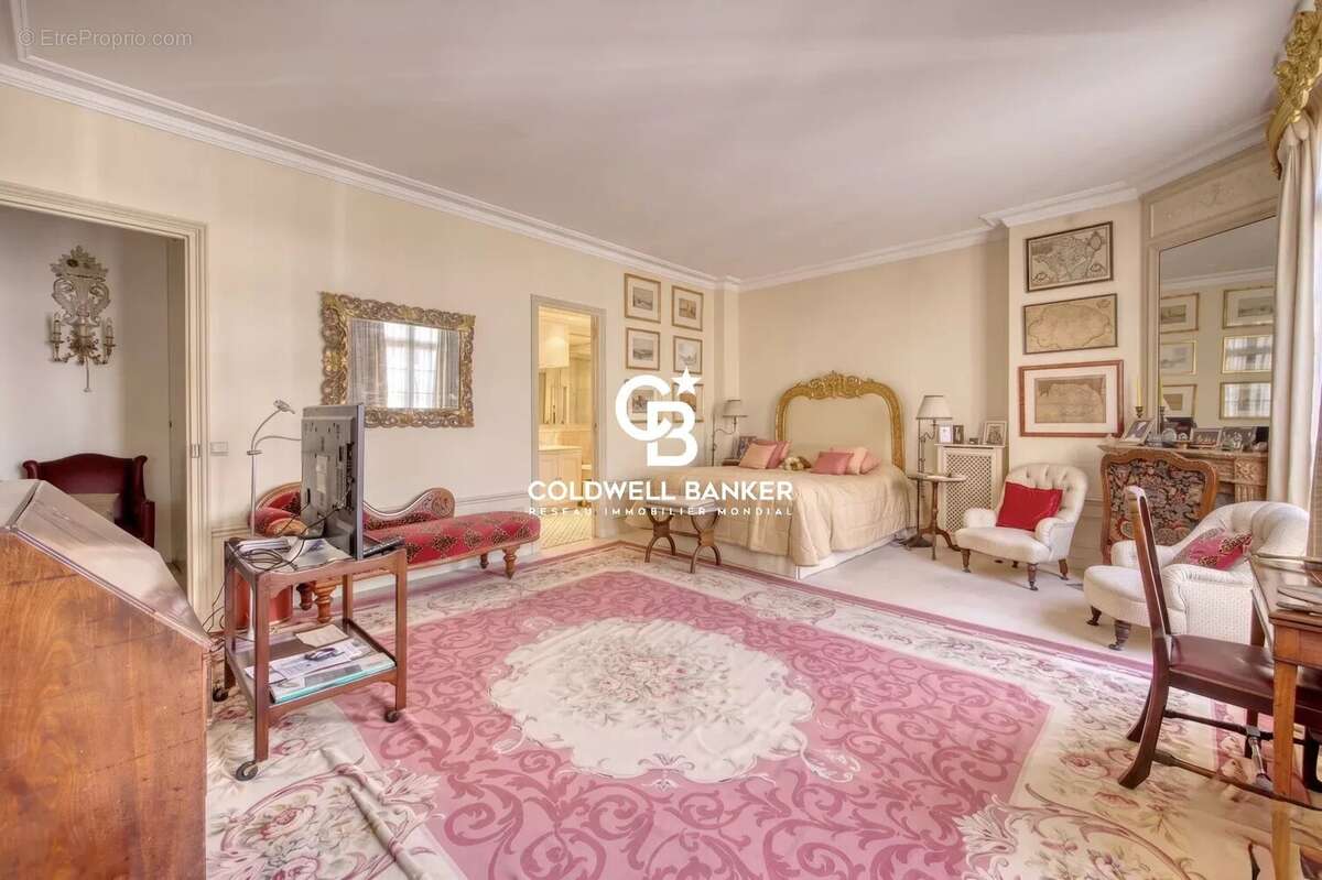 Appartement à PARIS-8E