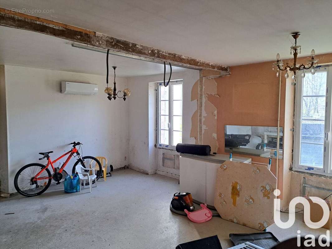 Photo 2 - Maison à SAINT-CHAMANT