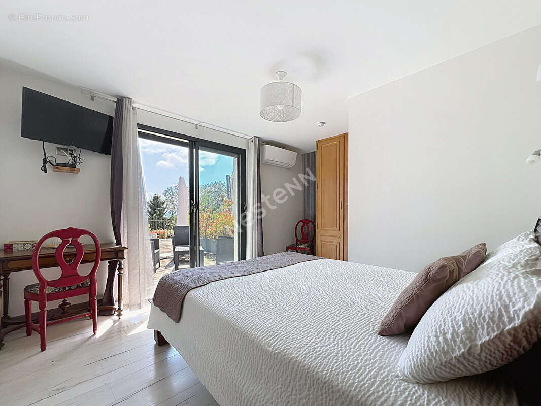 Un bien unique au coeur de Cucuron ? 200 m², 4 suites, grand jardin - photo 9