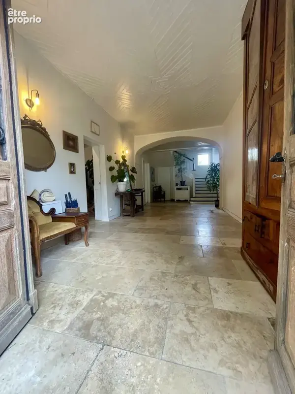 Maison ancienne rénovée avec 4 chambres, dépendances et terrain - photo 3