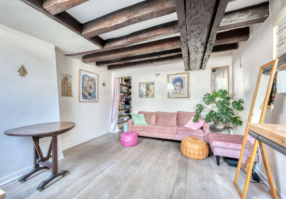 Appartement à PARIS-3E