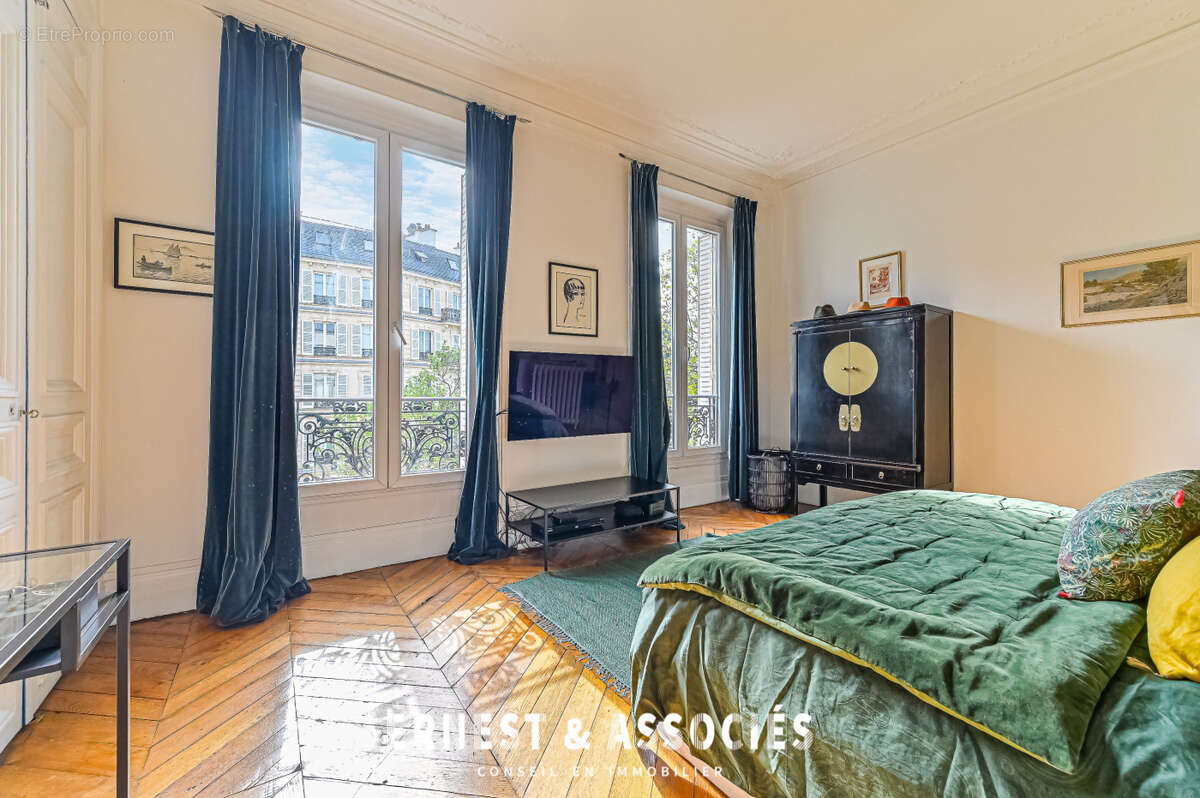 Appartement à PARIS-10E
