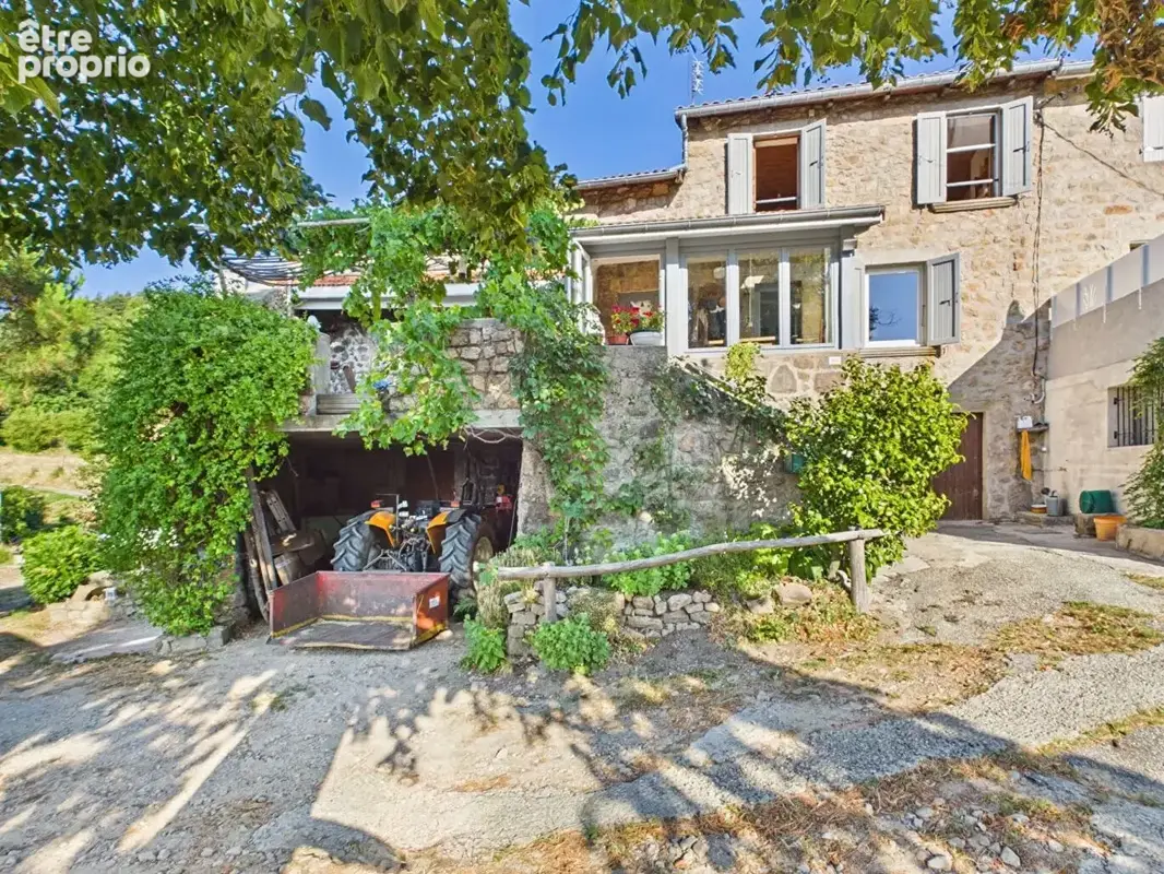 Maison au coeur d'un hameau avec dépendance et vaste terrain à Desaignes - photo 2