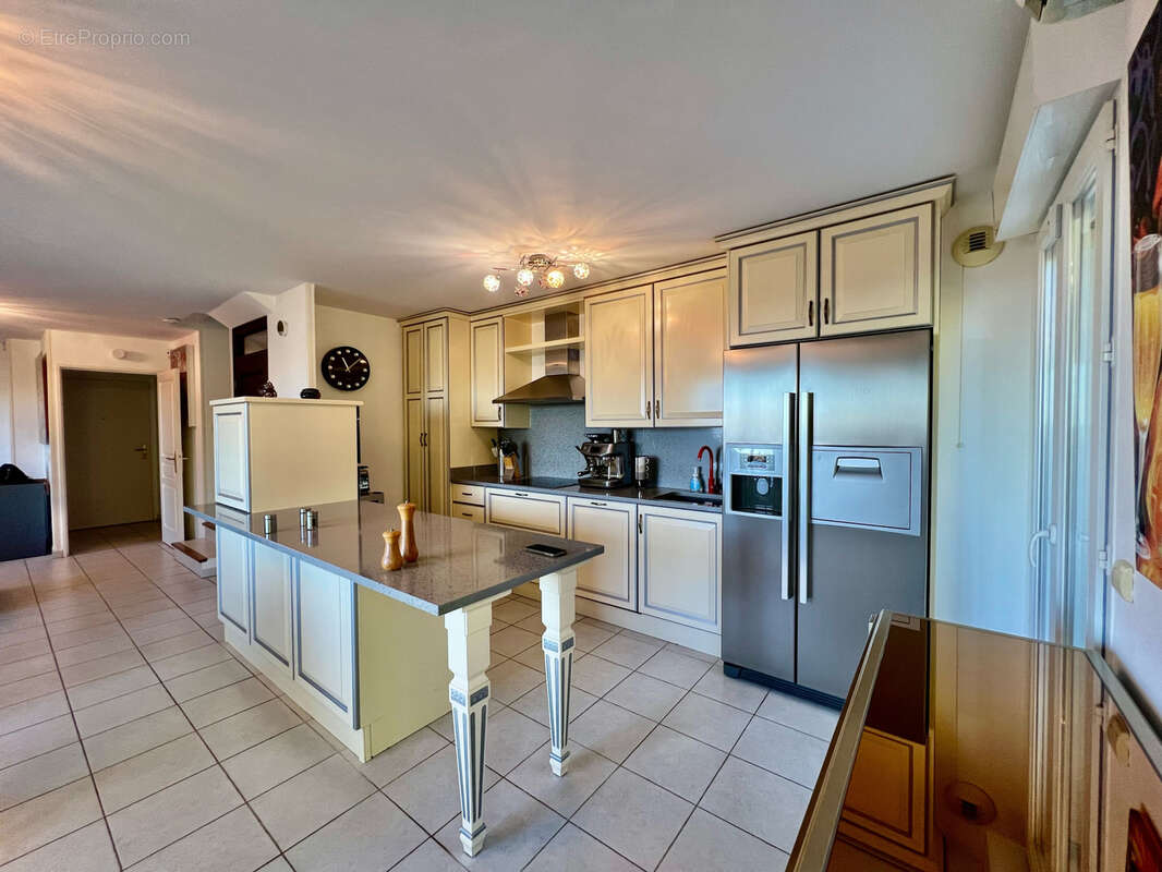 Appartement à SAINT-LAURENT-DU-VAR