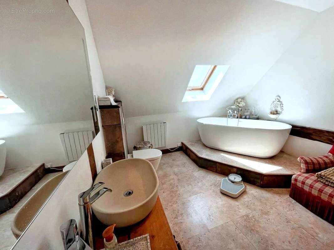 Maison perigourdine renovée avec grange, piscine et beau jardin - photo 10