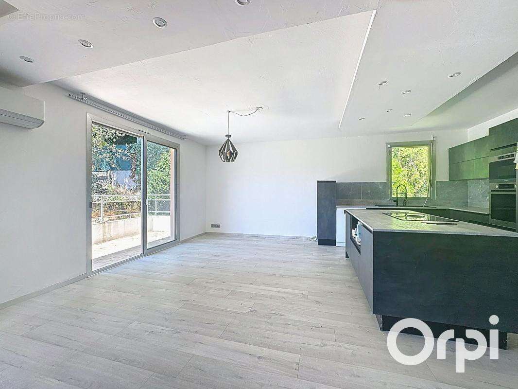 Appartement à VILLENEUVE-LOUBET