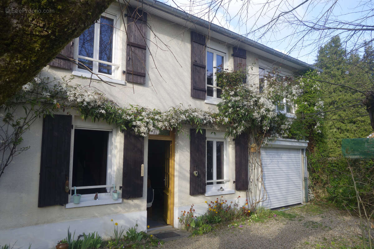 Maison à SAINT-YRIEIX-LA-PERCHE
