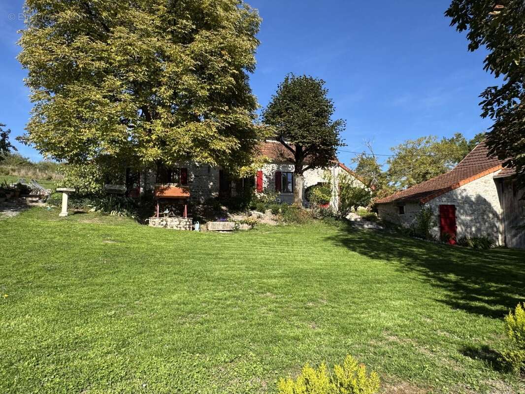 Maison à VICQ-EXEMPLET