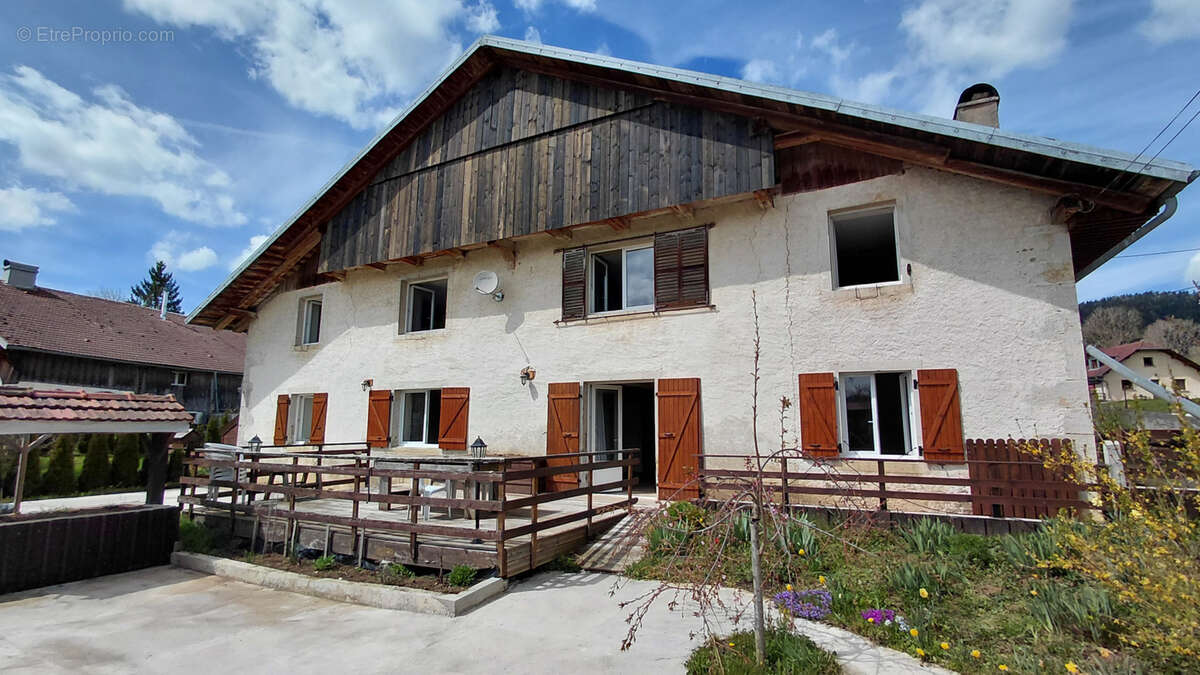 Maison à GUYANS-VENNES