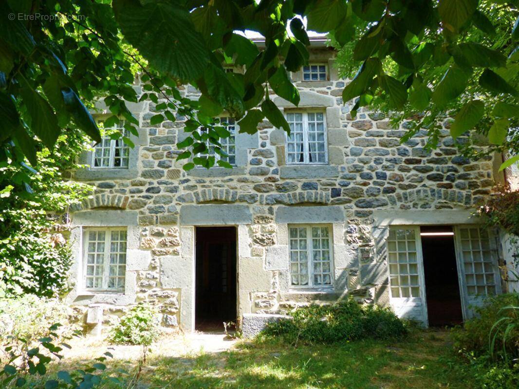 Maison à SAINT-JULIEN-CHAPTEUIL