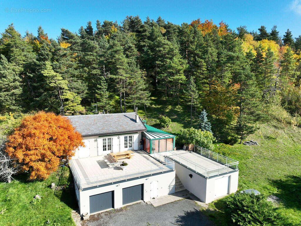 Maison à SAINT-JULIEN-CHAPTEUIL