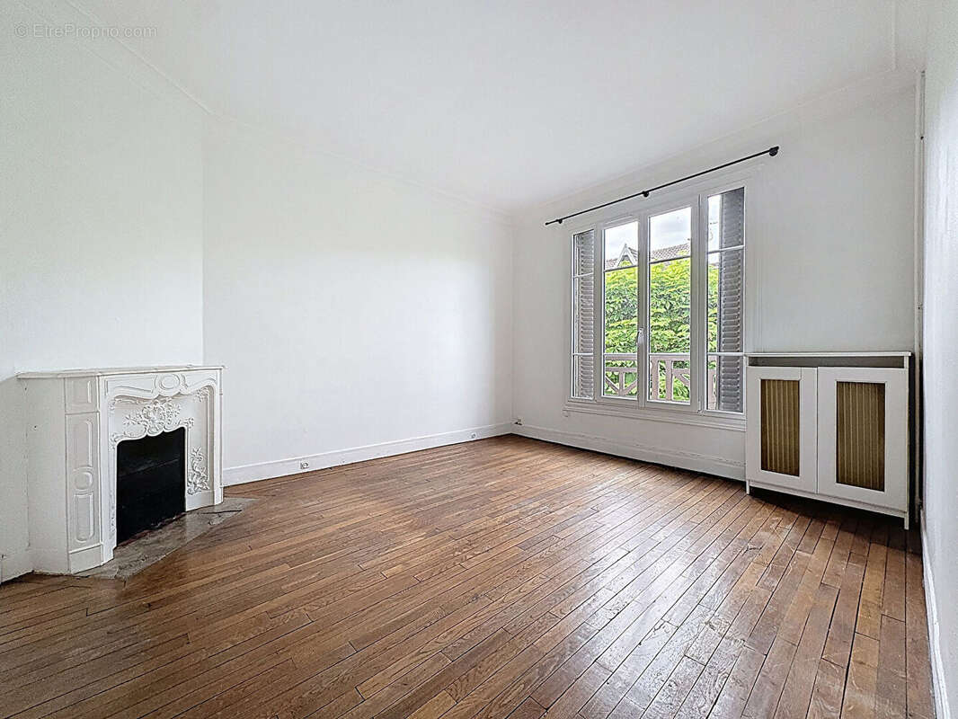 Maison à SURESNES