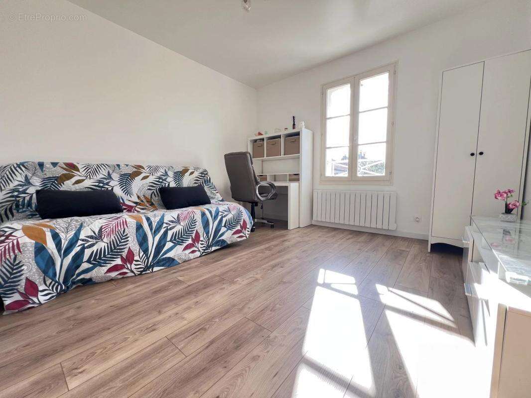 Maison à LES CLAYES-SOUS-BOIS