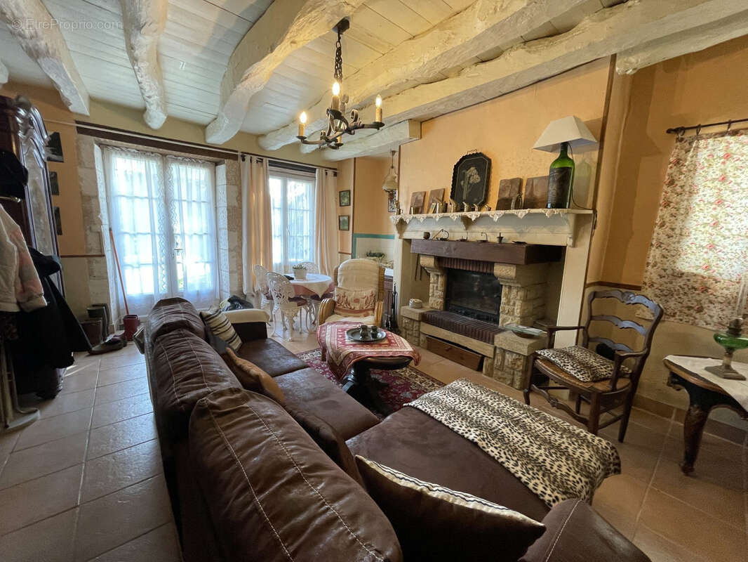 Maison à SAINT-CREPIN-D'AUBEROCHE