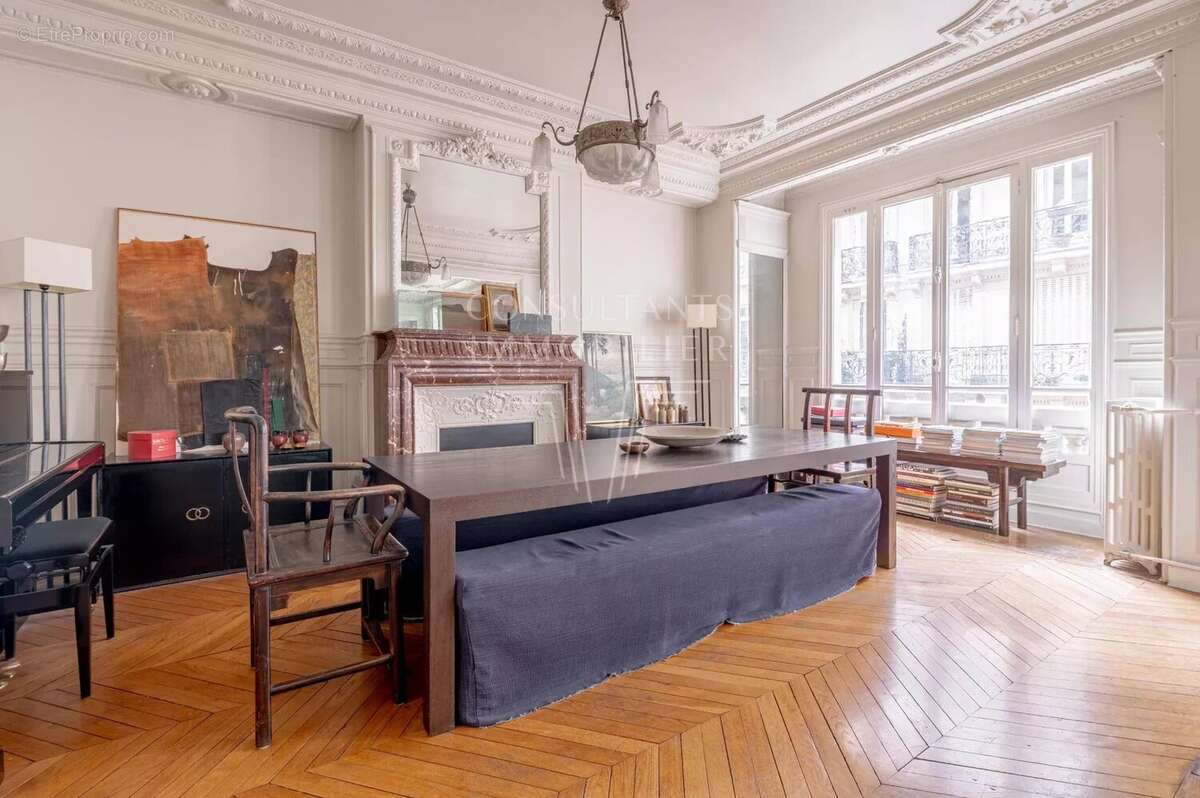 Appartement à PARIS-17E