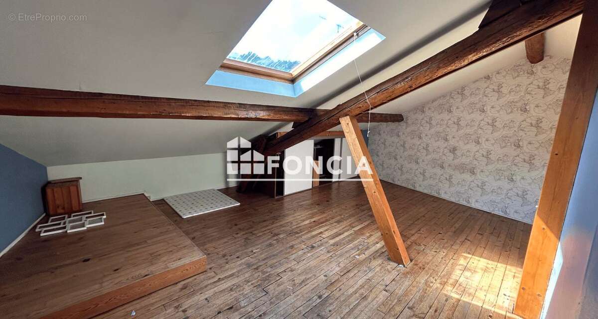 Appartement à SAINT-ETIENNE