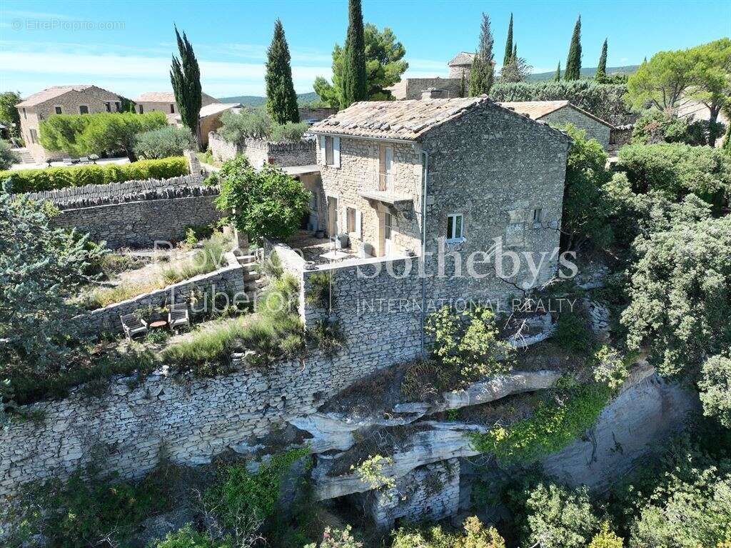 Maison à GORDES