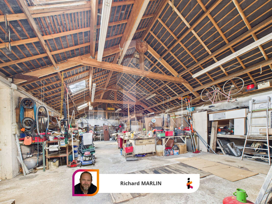 Maison à CHATEAUNEUF-DU-FAOU