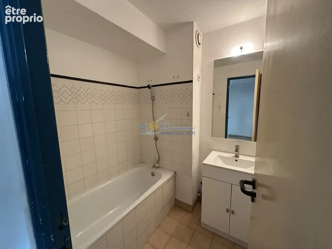 Appartement T2   SH 32 M2  avec loggia   et  parking privé - photo 5