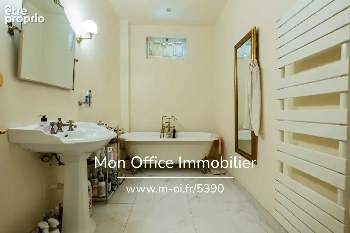 Référence : 6803-NFI. - Appartement bourgeois 4 pièces, secteur Palais - photo 9
