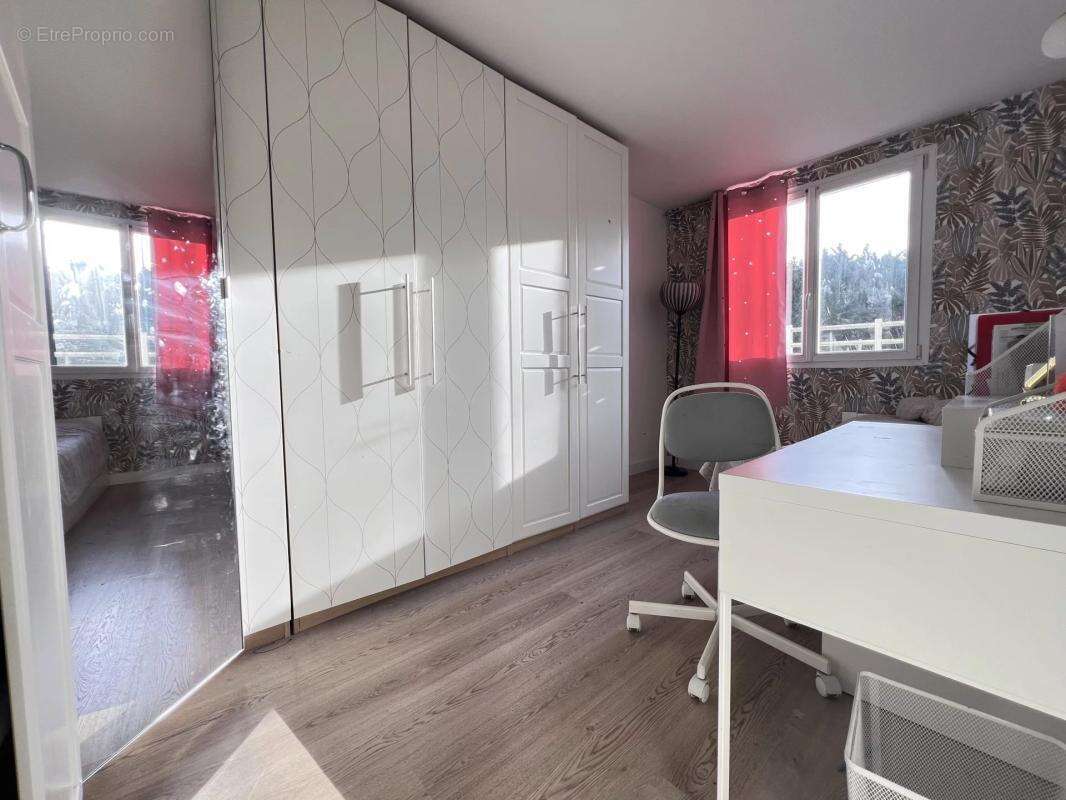 Appartement à LES CLAYES-SOUS-BOIS