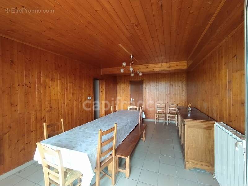 Maison familiale de plus de 220 m² avec 5 chambres, piscine, sauna, terrain clos, vue dégagée - photo 12