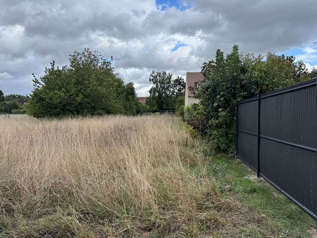 Terrain à ENNERY