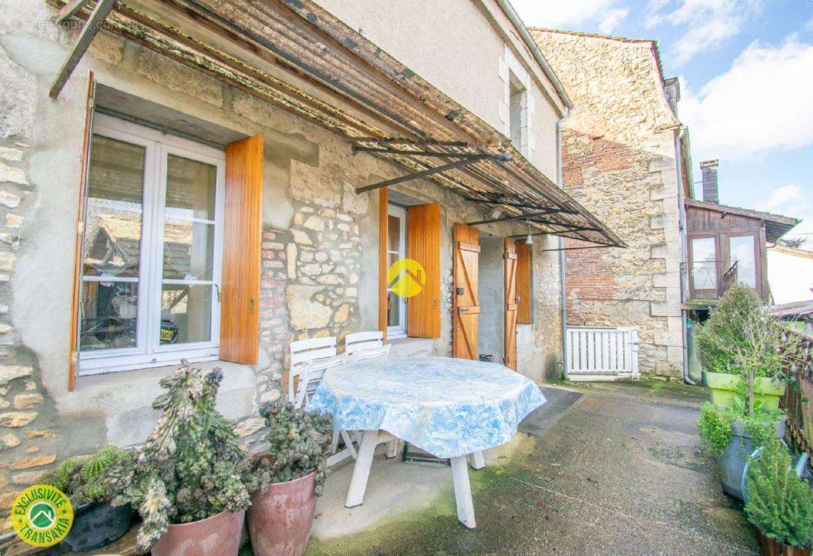 Maison à LE BUISSON-DE-CADOUIN