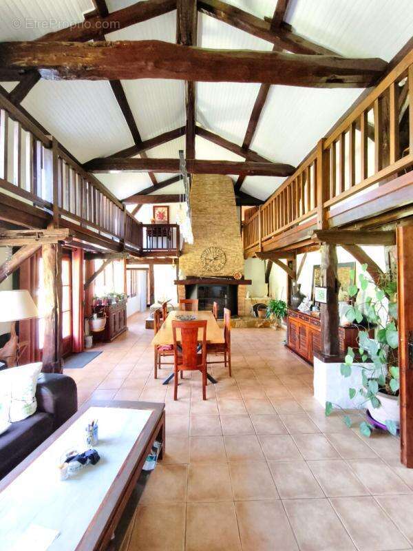 Propriété 200 m2 avec étang, piscine sur 5 hectares - photo 7