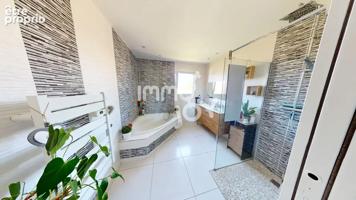 Maison contemporaine de plain-pied 143m2 - Piscine - 1 336m2 de terrain - photo 11