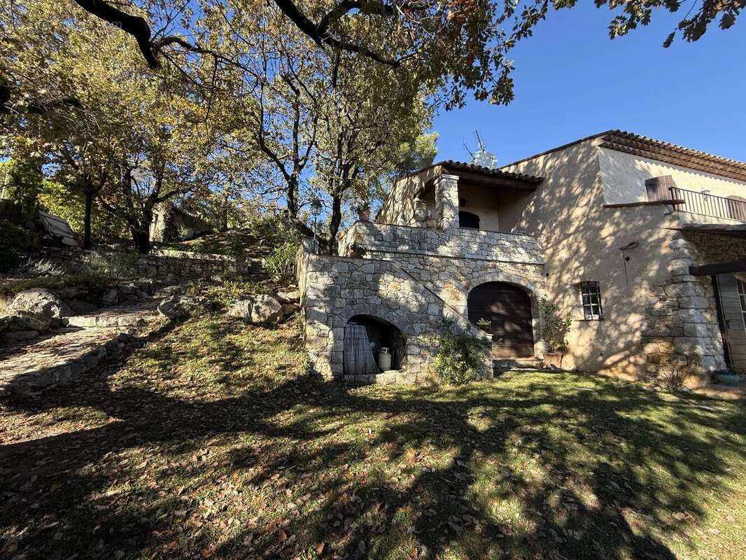 Maison à CHATEAUNEUF-GRASSE