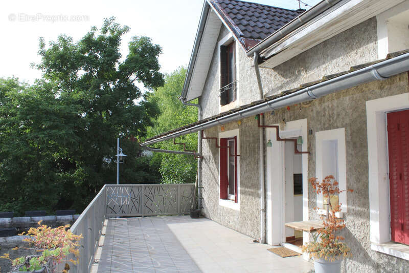 Maison à CEYZERIAT