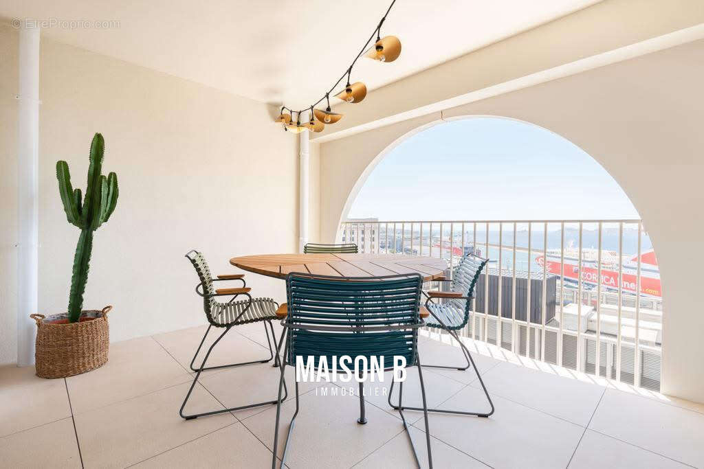 Appartement à MARSEILLE-2E