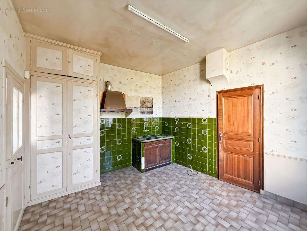 Maison À Vendre Secteur Clairmarais à Reims, Jardin et Box de rangement - photo 6