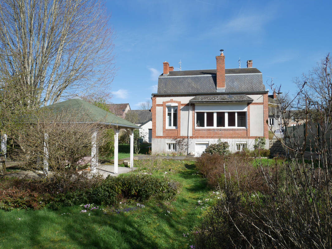 Maison à MONTREUILLON
