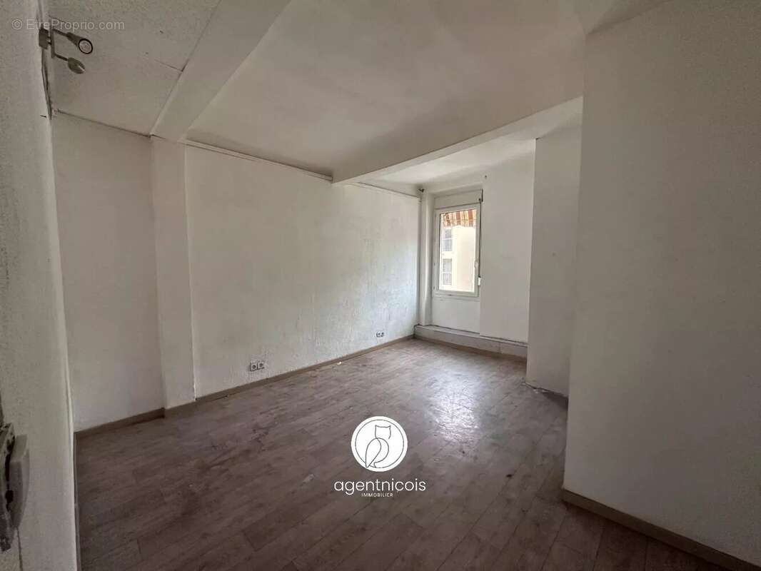 Appartement à SAINT-LAURENT-DU-VAR