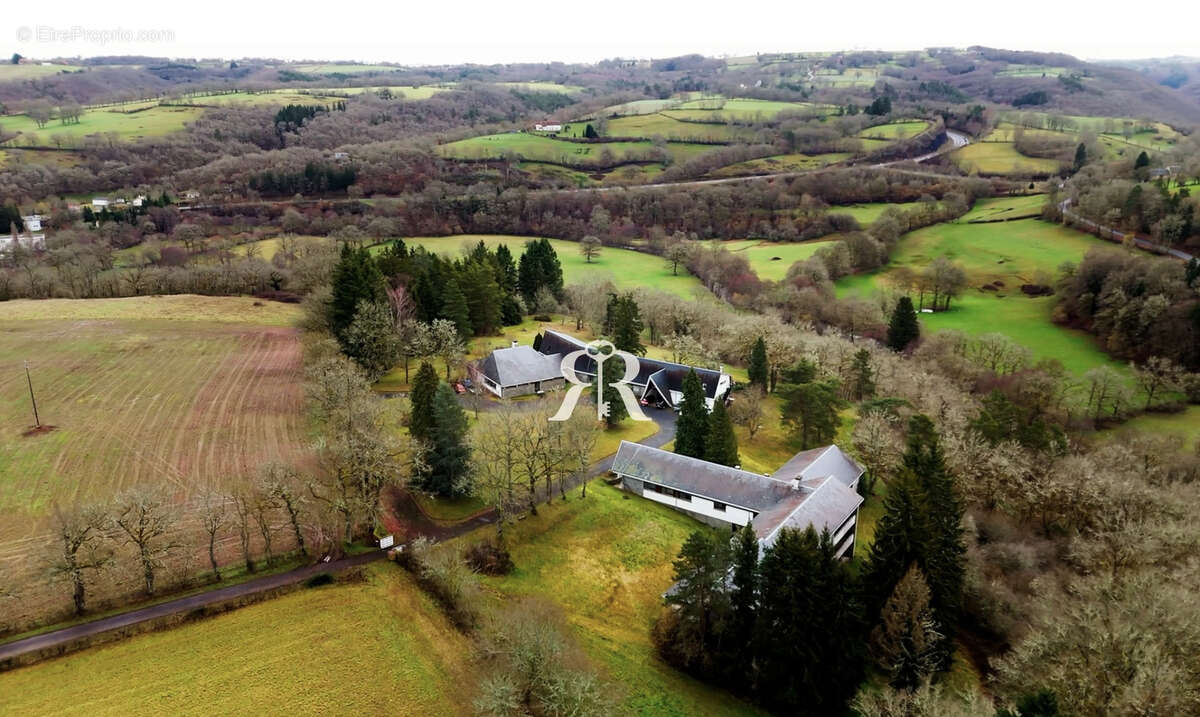 Maison à PONTAUMUR
