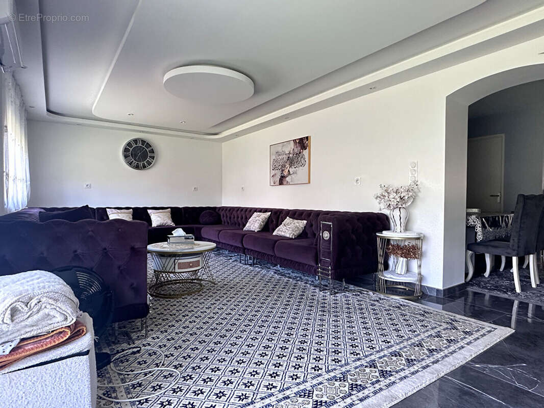Maison à SAINT-YRIEIX-SUR-CHARENTE
