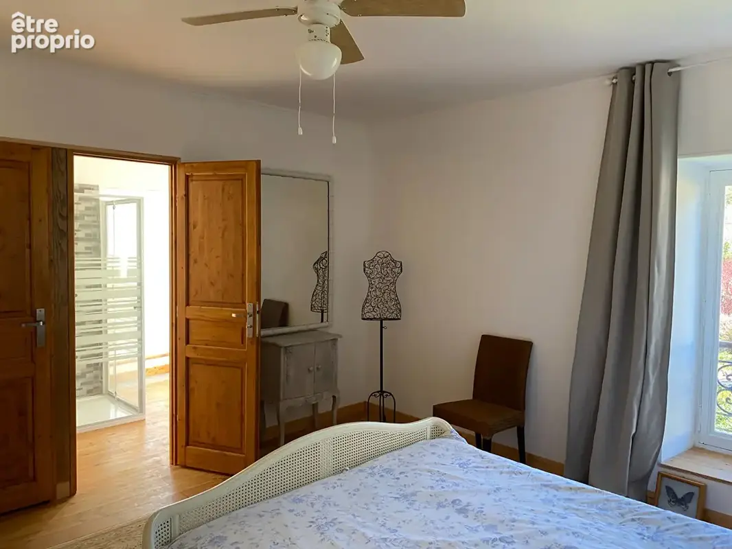 A deux pas de la Cité Médiévale, Maison de maître 350 m² - photo 4