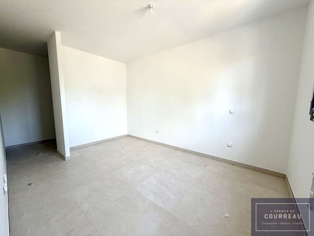 Villa F4 en R+1 neuve de 126 m2 avec jardin et stationnement - photo 6