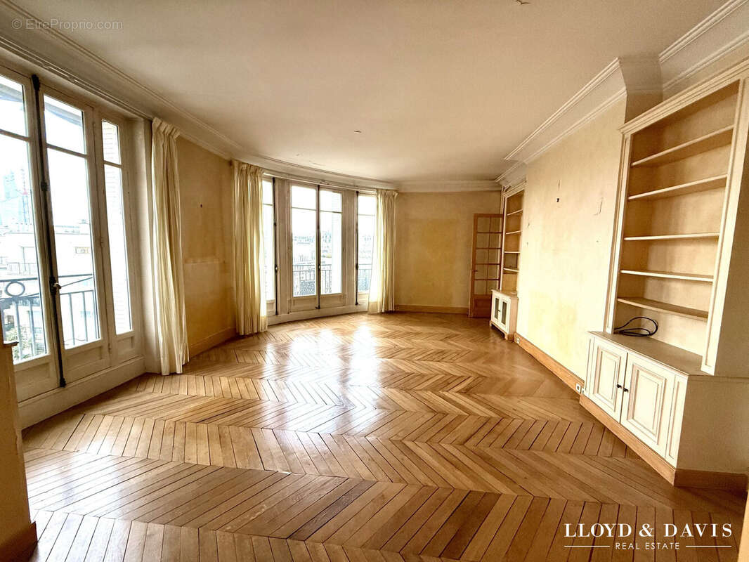 Appartement à NEUILLY-SUR-SEINE