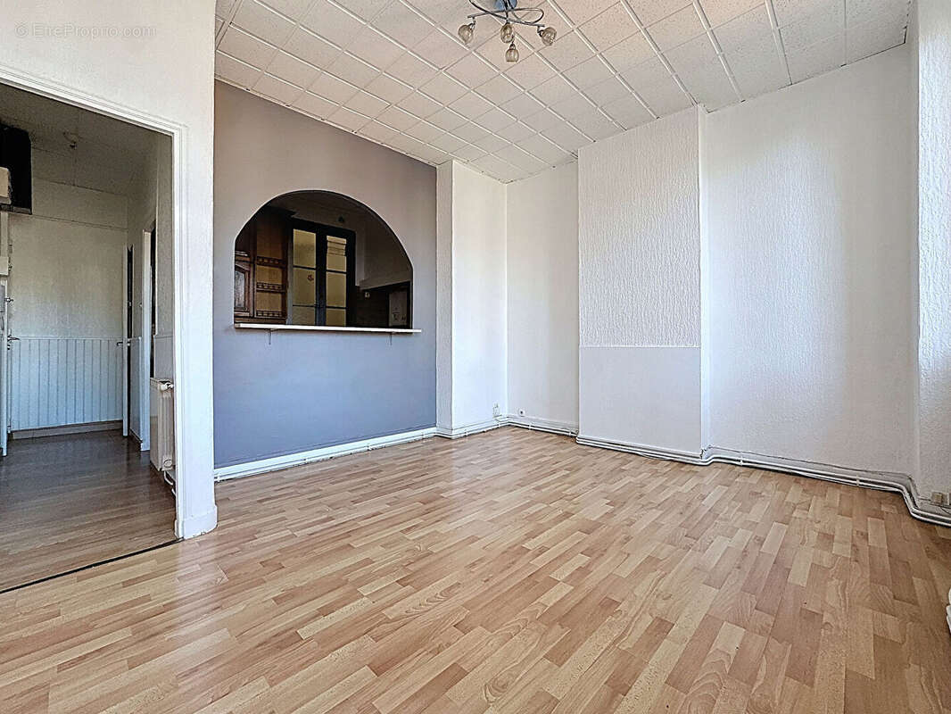 Appartement à MARSEILLE-4E