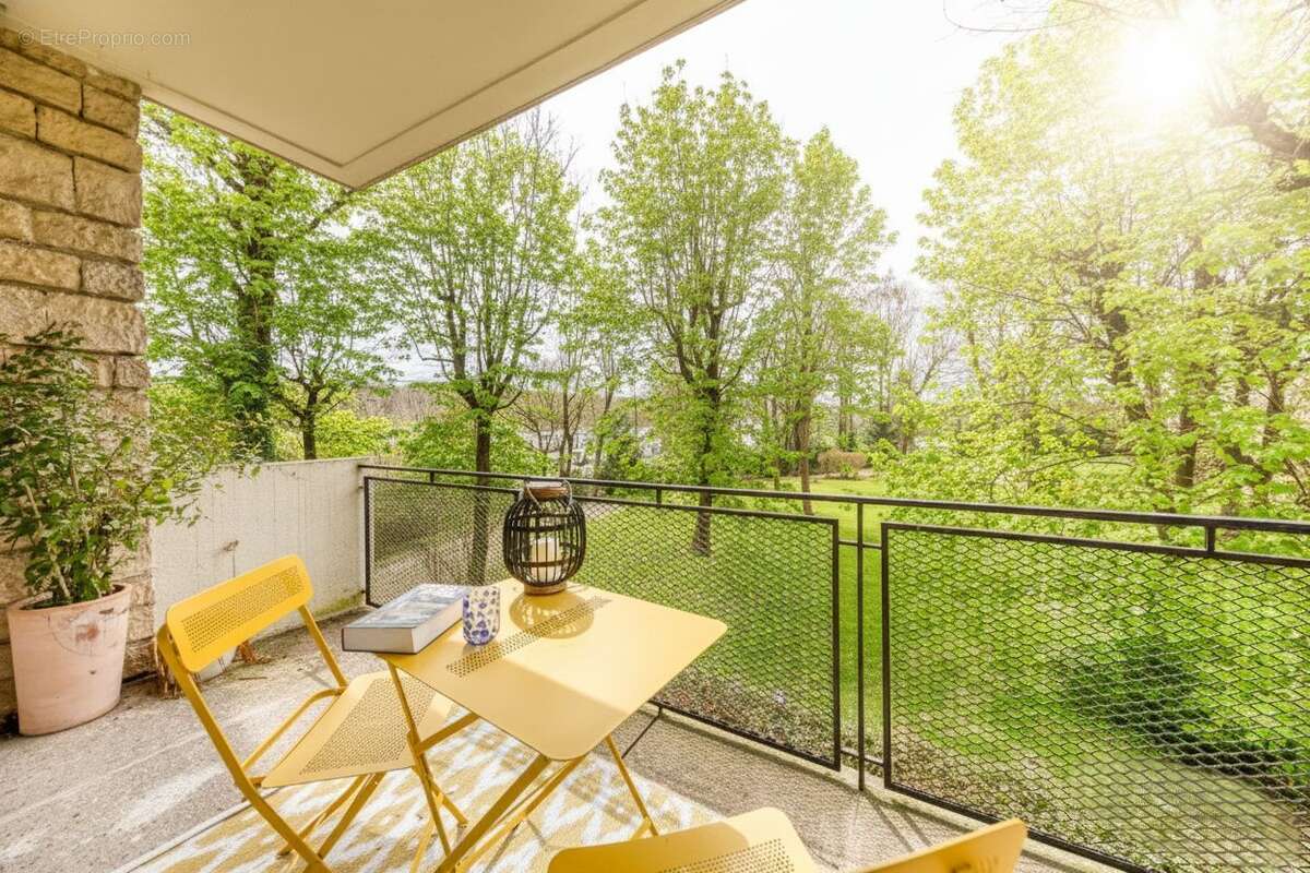 Appartement à MARNES-LA-COQUETTE