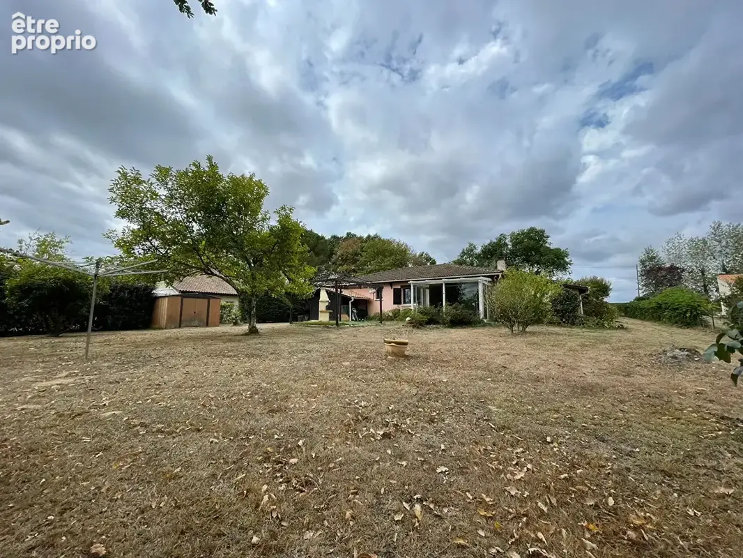 LOUPES - Maison de 108m² de plain-pied avec piscine, garage et terrain d'environ 2 100m² - photo 10