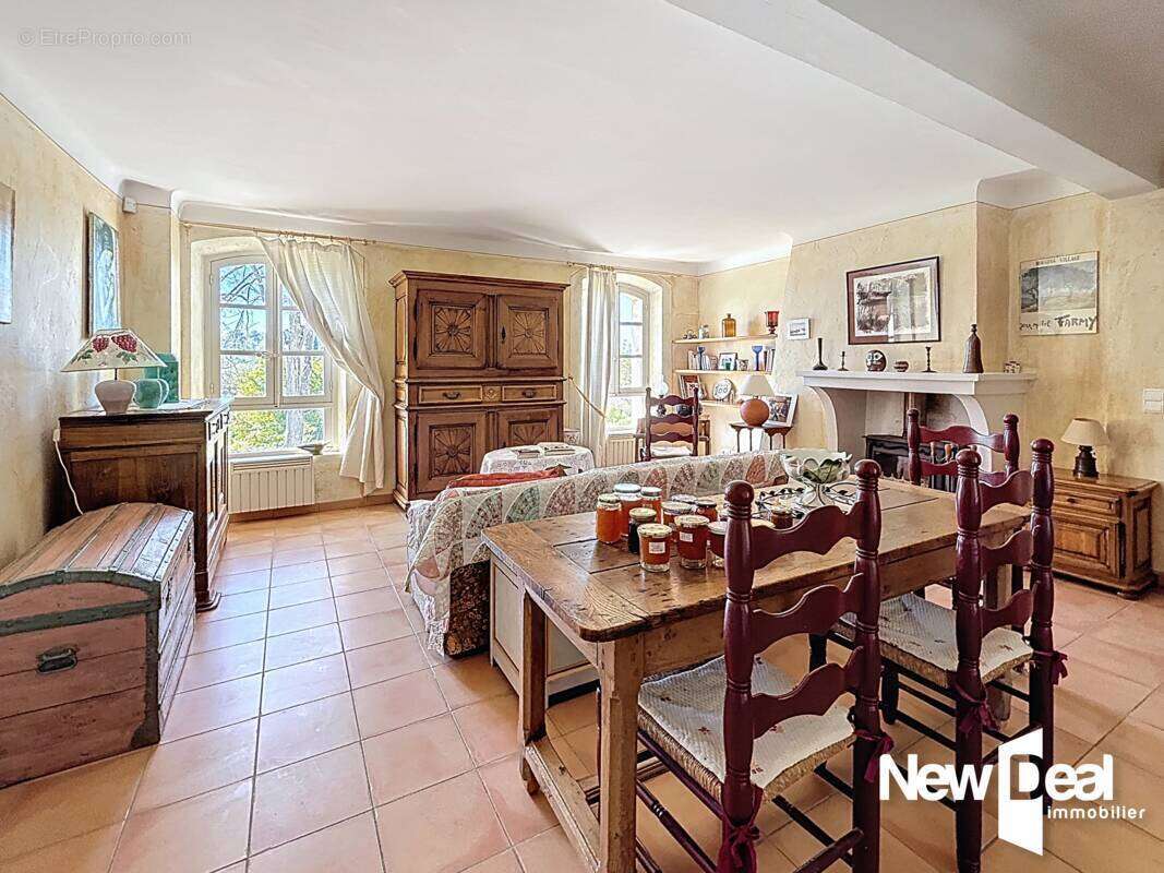 Maison à TOURRETTES