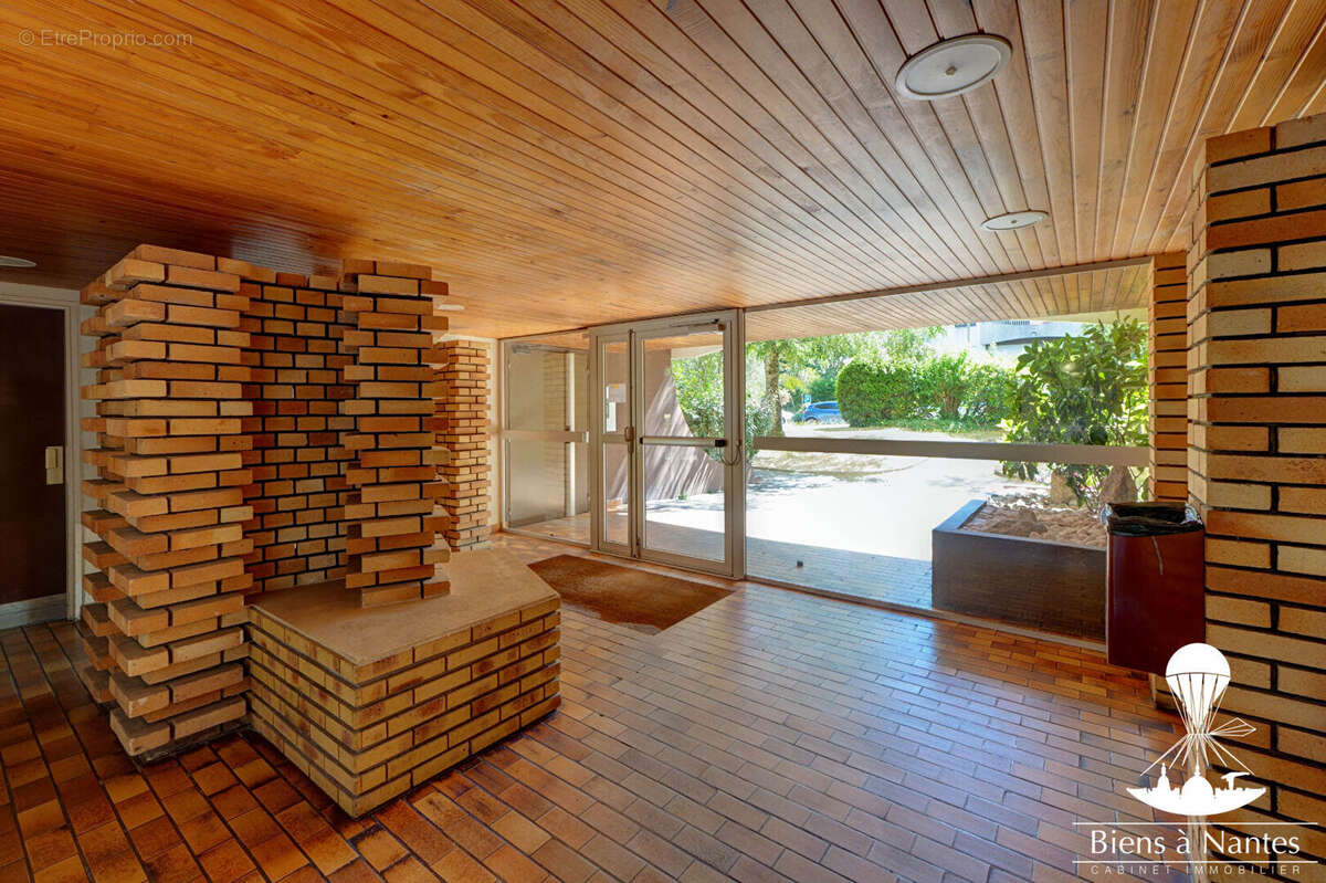 A Vendre Appartement T3 m² + une place de stationnement + une cave - photo 6
