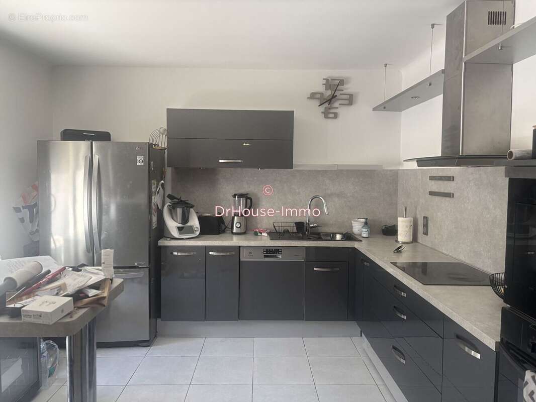 Maison 106 m² à Marignane  - photo 2